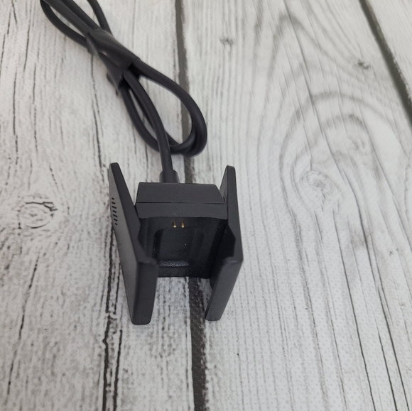 Fitbit Charge 2 - USB Charger Adapter Charge Cord - Picture 2 of 4